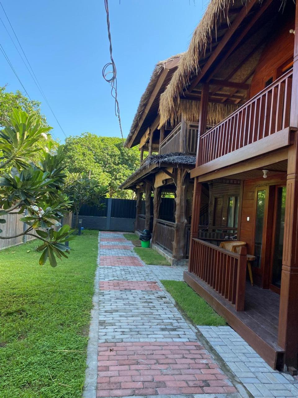 Q'Pelagos Sunset Bungalow Τζίλι Τραγουανγκάν Εξωτερικό φωτογραφία